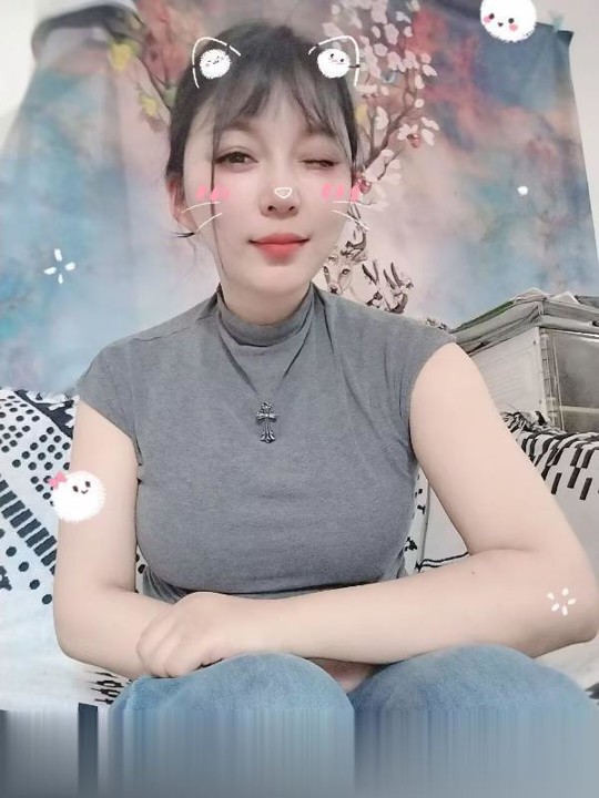 无锡巨乳少妇花儿spa按摩,胸大肥臀,浓妆艳抹