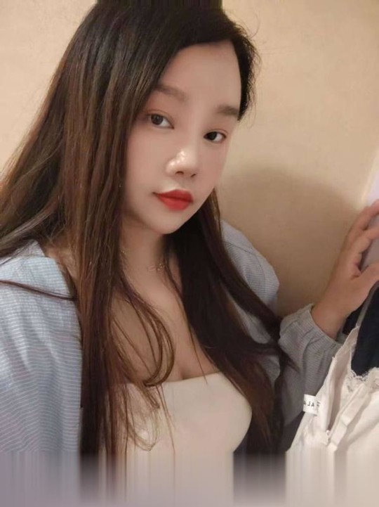 河南-郑州金水D胸舒心兰兰丰满的身材。胸很坚挺，奶头粉色